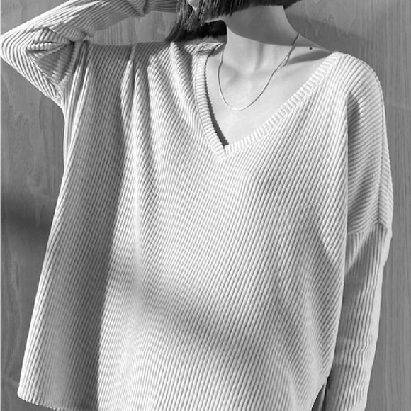 Aritzia Light Beige V-Neck Sweater and Skirt. Size M - Picture 2 of 7